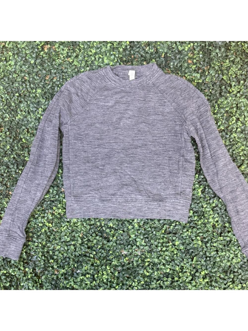 Super soft Lululemon long sleeve Women’s size 2